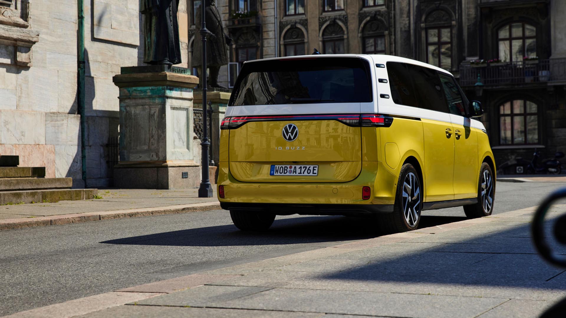 Volkswagen ID Buzz Review & Prices 2023 AutoTrader UK